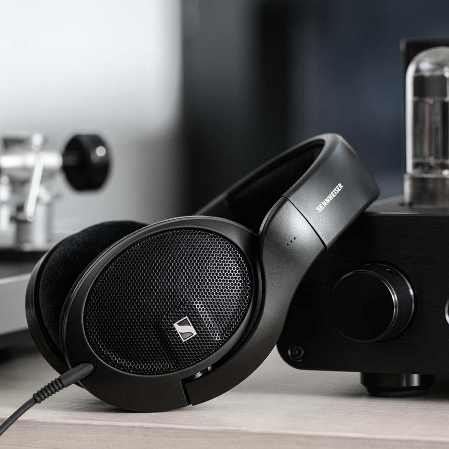 Sennheiser HD 560S Open-Back Audiophile Headphones,Neutral Reference Sound, Angled Transducers, Wide Soundstage,Detachable Cable, Lightweight, Natural Sound for Gaming, Detachable Cable - Unboxed