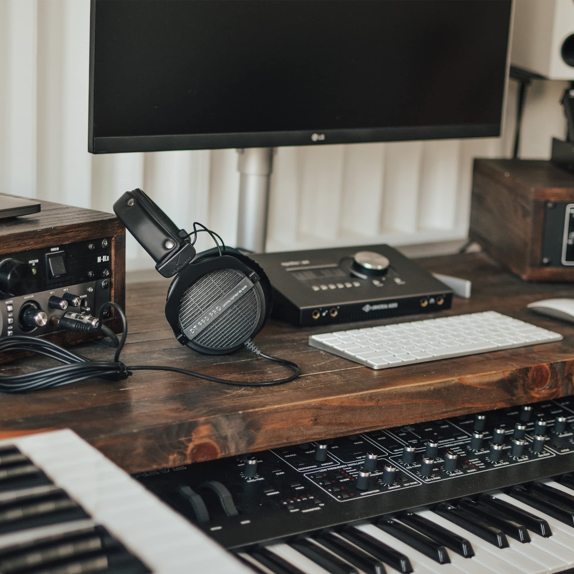beyerdynamic DT 990 PRO Over Ear Wired Studio Headphones - Unboxed