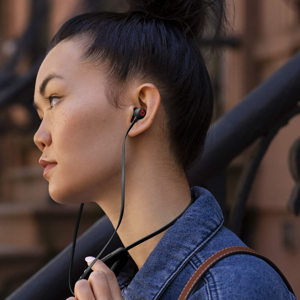 Beats Flex - Wireless in Ear Earphones, 12 Hours of Battery Life, 10 min Fast Charge for 1.5H, Apple W1 Chip, Magnetic Earbuds, Class 1 Bluetooth, Built-in Microphone - Black