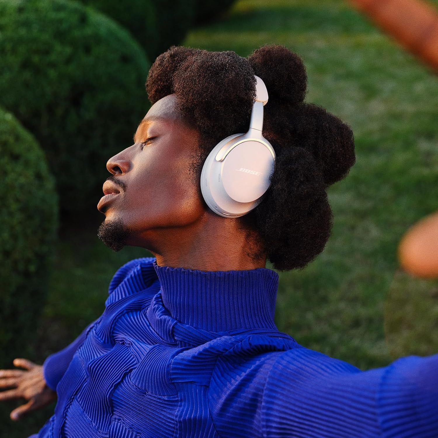Bose New QuietComfort Ultra Wireless Noise Cancelling Headphones with Spatial Audio, Over-The-Ear Headphones with Mic, Up to 24 Hours of Battery Life - Unboxed