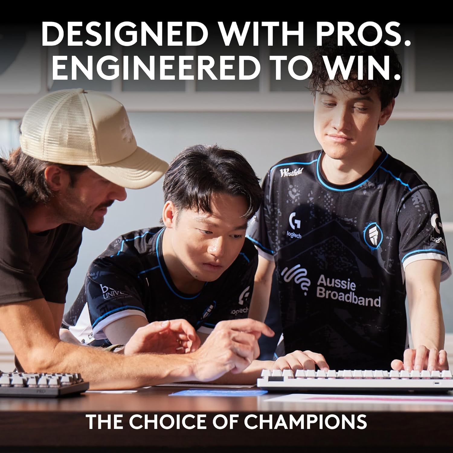 Logitech G PRO X Superlight 2 Lightspeed Wireless Gaming Mouse, Lightweight, LIGHTFORCE Hybrid Switches, Hero 2 Sensor, 32,000 DPI, 5 Programmable Buttons, USB-C Charging, PC & Mac - Unboxed