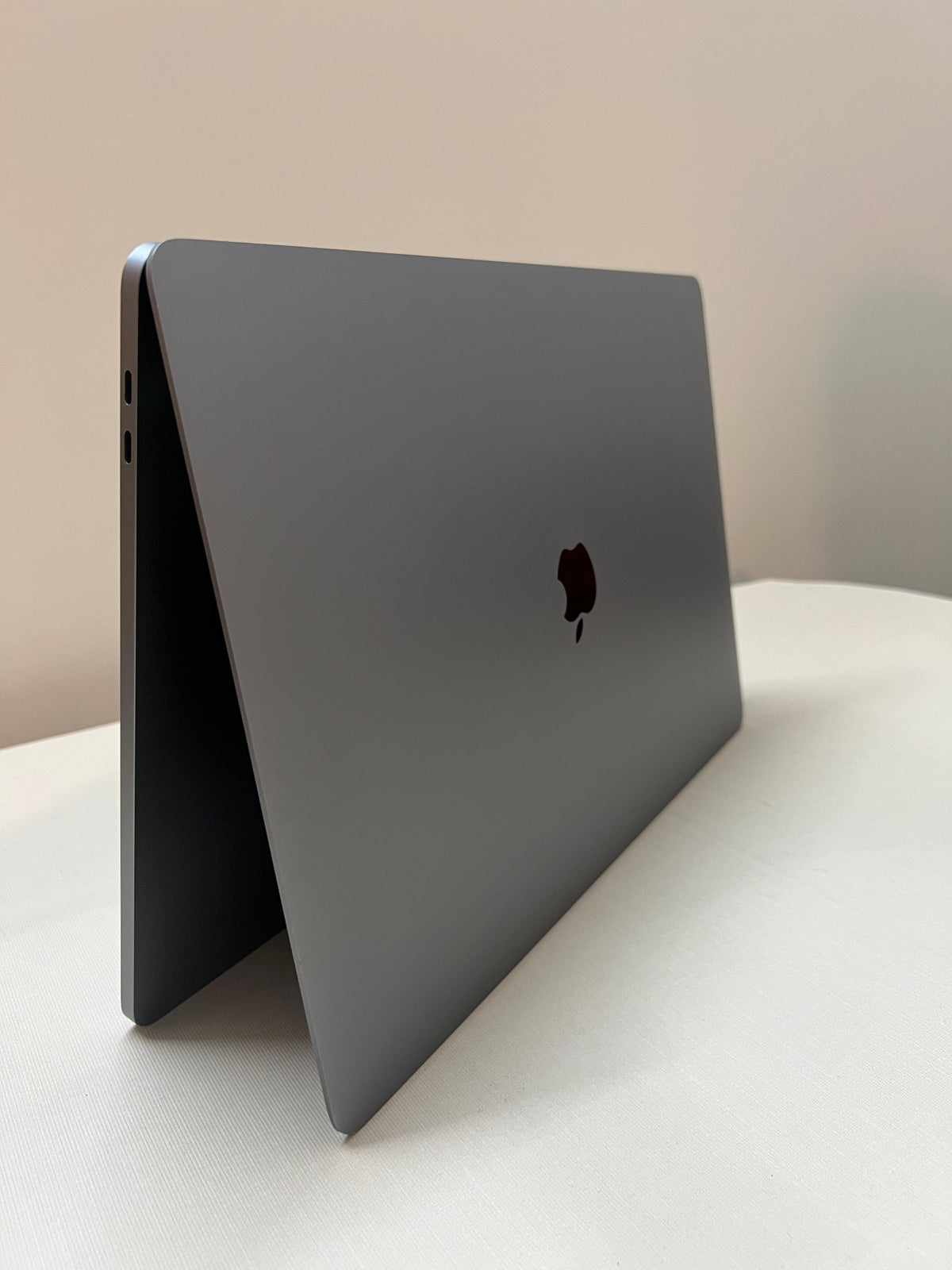 MacBook Pro 9 Apple MacBook Pro 16 (2019) - Core I9, 1TB SSD, 16GB 