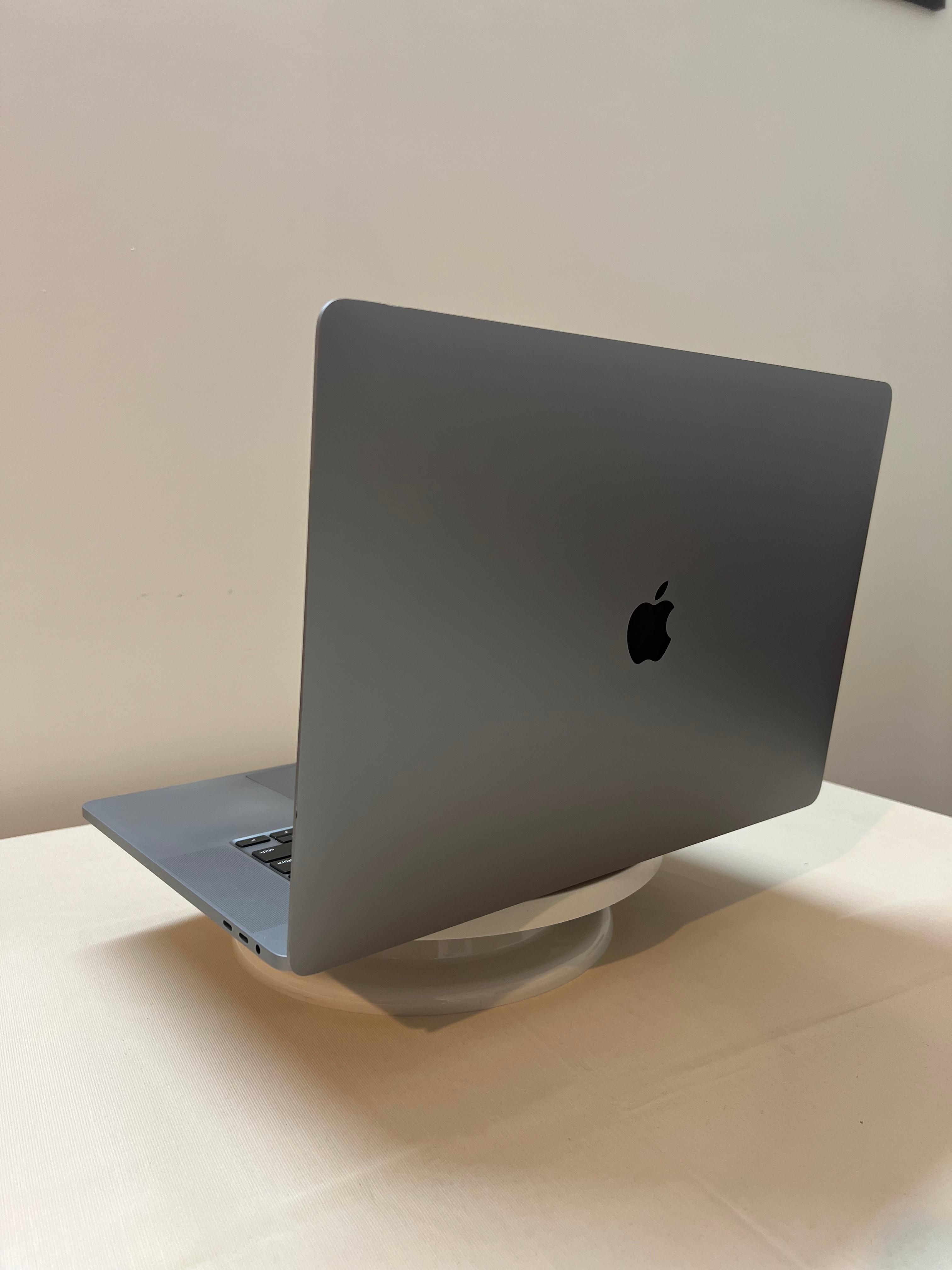 Apple 2019 MacBook Pro A2141 (16-inch/40.65 cm, 16GB RAM, 2.3GHz Intel Core i9) - Renewed